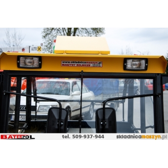 Kabina C-330 DE LUX szeroka komfortowa D-LUX (drzwi na koło) ŻÓŁTA 